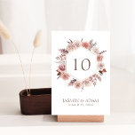 Boho Dusty Pink Getrocknete Blume Wreath Wedding Tischnummer<br><div class="desc">Die Boho Dusty Pink Dried Blume, Pampas Grass, Blumenreath Wedding Tischnummer, eine bezaubernde Ode an böhmische Romantik und rustikale Eleganz. Die Tischnummer ist mit feinen, getrockneten Blume und whimsicalem Pampas-Gras geschmückt und zeichnet sich durch ihre staubigen rosa Farbtöne und das Blumenkranz-Motiv aus, das perfekt für Paare geeignet ist, die eine...</div>