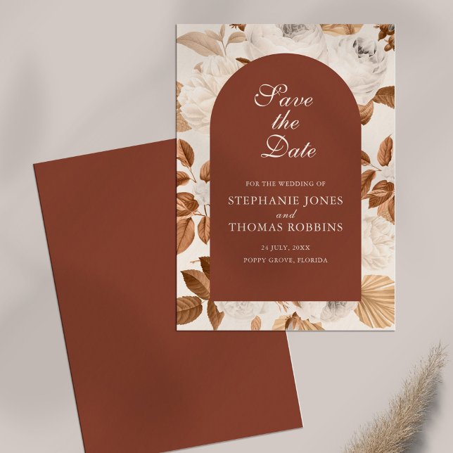 Boho Elegante Terracotta Save the Date Karte (Boho Elegant Terracotta Save the Date Card on white table.)