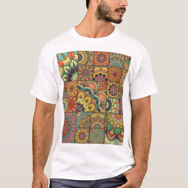 Boho-Fliesen: farbenfrohes Patchwork-Nahtlosmuster T-Shirt (Vorderseite)