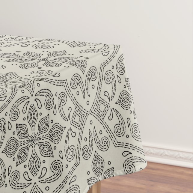 Boho Floral Damask Line Art, Black on Beige Tischdecke (Beispiel)