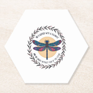 Boho Floral Dragonfly Sie ist mit Stärke bekleidet Untersetzer