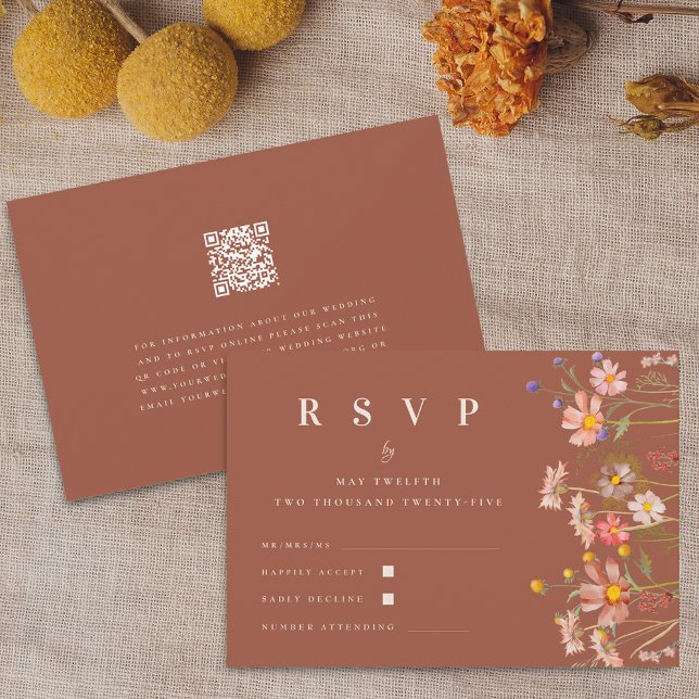 Boho Floral Fall Terracotta Beige Qr Code Wedding RSVP Karte (Wildflower boho fall floral terracotta rust qr code Wedding RSVP card Autumn garden meadow flowers )