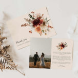 Boho Floral Foto Wedding Danke Karte<br><div class="desc">Dankeschön an unser Boho Burgund Blumenkohl Foto Wedding Dankeschön Card. Mit einem wunderschönen Blumendesign und einem Raum für Ihr Lieblings-Hochzeitsfest-Foto verbindet diese Karte den boho-Charme mit einer persönlichen Touch. Matching Items in unserer Herbstelegance Fall Floral Wedding Collection - Cava Party Design</div>