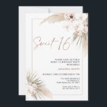 Boho Floral Orchards Pampas Sweet 16 Geburtstag Einladung<br><div class="desc">Boho Floral Orchards Pampas Sweet 16 Geburtstag Einladung Bohemisch inspirierte 16 Geburtstagseinladung mit zwei erdigen bunten und blassrosa Blumenarrangements mit Pampas Gras und weißen Obstgärten. Diese süße 16-Geburtstagseinladung enthält auch ein modernes Kalligrafiebild als Kulisse in einer dunklen Goldtextur des Imitats. Ideal für alle, die eine böhmisch inspirierte 16 . Geburtstag-Geburtstagseinladung...</div>