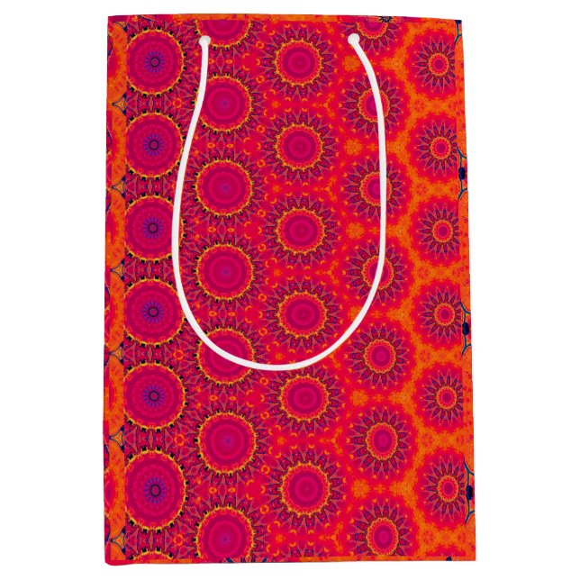 Boho geometrische Geschenkpapier. Mittlere Geschenktüte (Vorderseite)