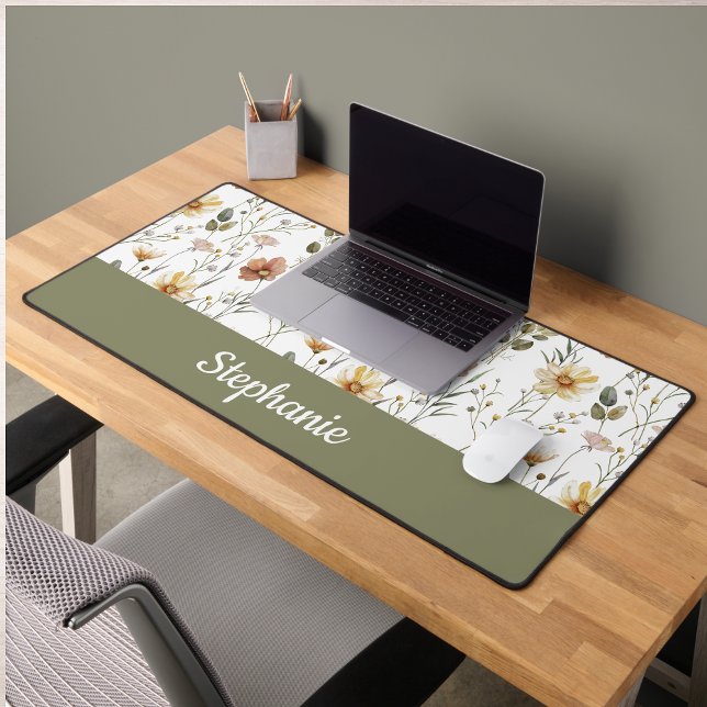 Boho-Grün-Wasserfarbe-Wildblumen-Monogramm-Name Schreibtischunterlage (Von Creator hochgeladen)