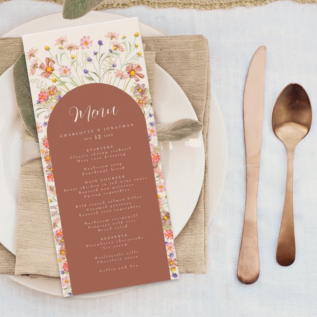 Boho-Herbst-Wildblumen-Blumenbogen-Hochzeit Menükarte (Boho fall wildflower floral arch elegant beige script burnt orange wedding menu card)