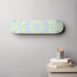 Boho Hippie Groovy Quirky farbenfrohe Weidenpastel Skateboard