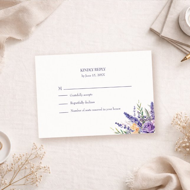 Boho Lavender Watercolor Wildflower Wedding RSVP Karte (Boho Lavender Watercolor Wildflower Wedding RSVP Card on a neutral table with botanical)
