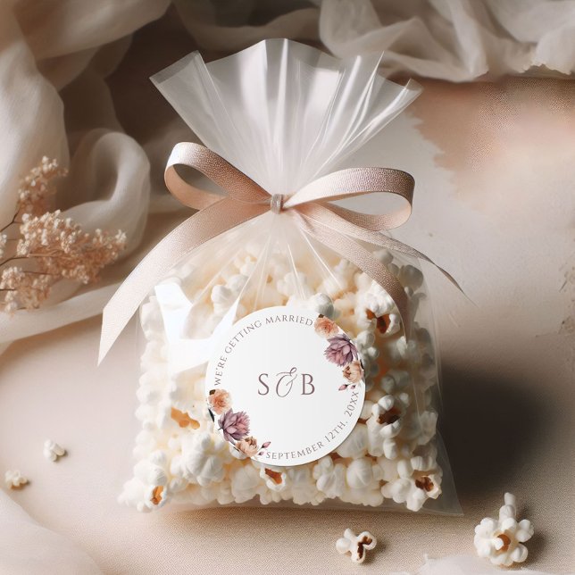 Boho Lila Floral Round Wedding Sticker Initialen (Von Creator hochgeladen)