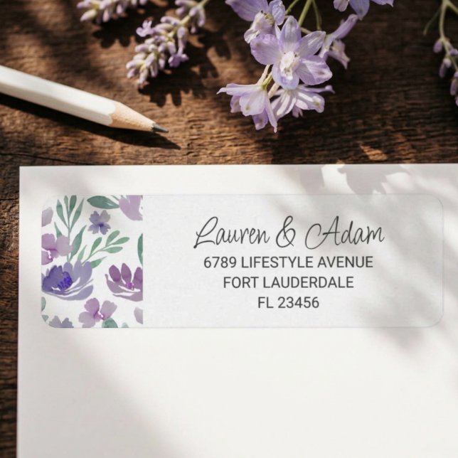 Boho Lila Hochzeit mit Blumen und Kalligraphie (Von Creator hochgeladen)