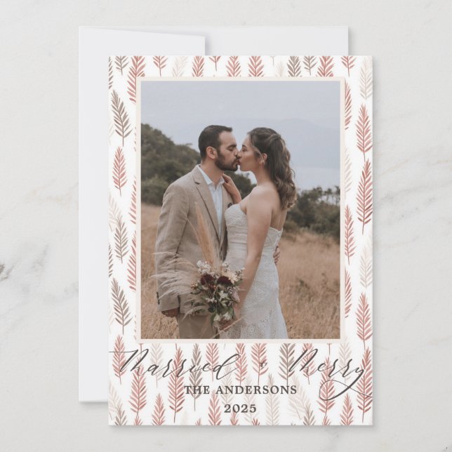 Boho Merry and Married Script Wedding Christmas Dankeskarte (Vorderseite)