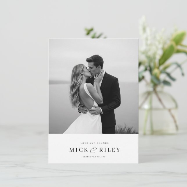 Boho Minimalistisch Typografy Foto Wedding Dankeskarte (Stehend Vorderseite)