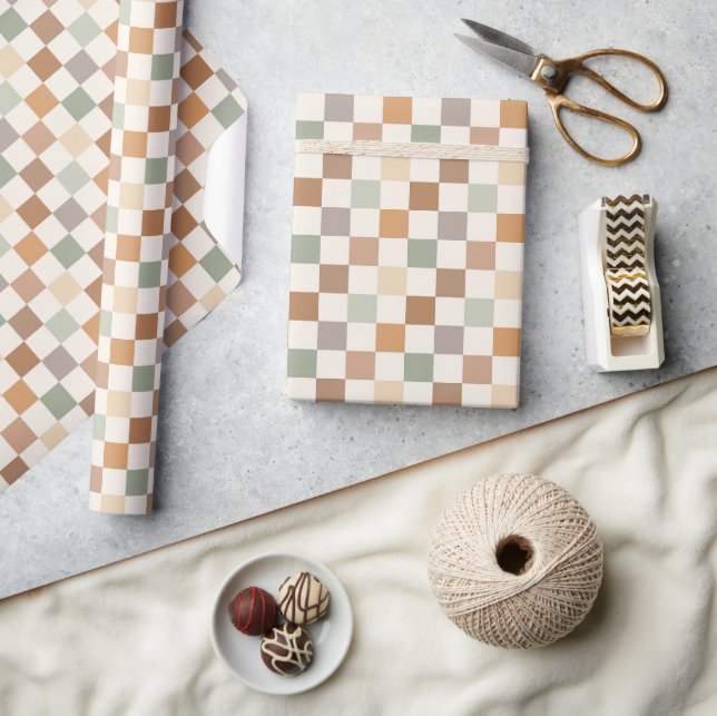 Boho Neutral Earthy Checker Checkerboard Checkered Geschenkpapier (Kunsthandwerk)