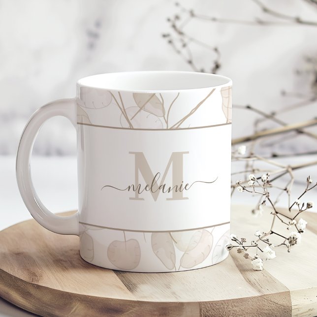 Boho Neutral Lunaria Custom Monogram and Name Tass Kaffeetasse (Boho Neutral Lunaria Custom Monogram and Name Mug on a sunny boho wooden kitchen table.)