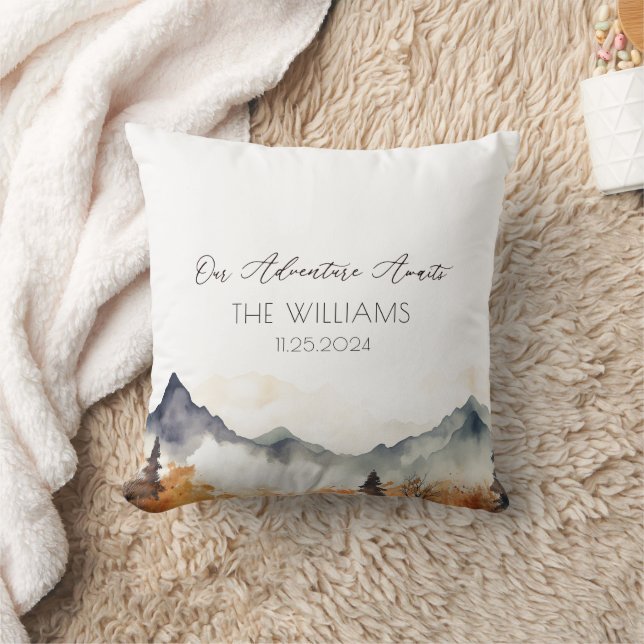 Boho Neutral Mountain Wedding Couple Kissen (Decke)