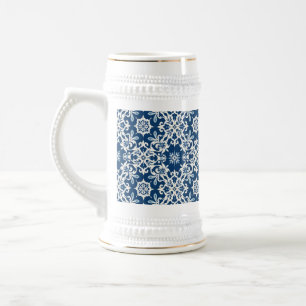 Boho-Ornamentmuster in weiß-blauem Vintage-Stil Bierglas