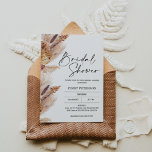 Boho Pampas Grass Bridal Dusche Einladung<br><div class="desc">Boho Pampas Grass Bridal Dusche Einladung Elegant Boho themed Braudusche Einladung mit einer Blumenarrangements mit Pampas Gras. Die Kalligraphieüberschrift ist ein Bild,  das entfernt werden kann. Die Rückseite der Einladung ist eine schlichte Terrakotta-Farbe,  die auch verändert werden kann. Dieses Design ist ideal für ein modernes boho-thematisches Brautparty.</div>