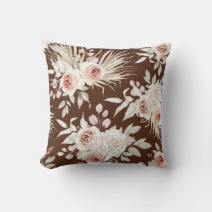 Boho Pink Roses Muster auf Rich Brown Kissen