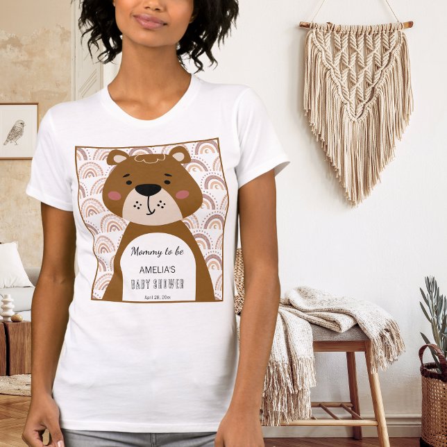 Boho Rainbow Bear Mommy To Be Baby Shower Look T-Shirt (Von Creator hochgeladen)