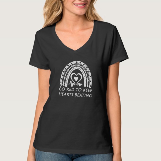 Boho Rainbow Hearts Disease Awareness Go Red T-Shirt (Vorderseite)