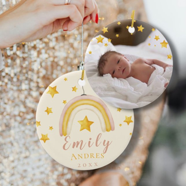 Boho Rainbow mit Gold Stars Baby First Christmas Keramik Ornament (Von Creator hochgeladen)