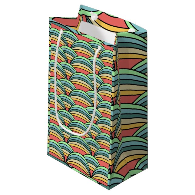 Boho Rainbows Kleine Geschenktüte (Vorderseite Schrägansicht)