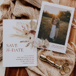 Boho Rust Terracotta Blume Pampas Save the Date<br><div class="desc">Boho Bloral Wedding Save the Dates. Modernes Beige- und Rostpampas-Gras Save the Date,  perfekt für Ihre Hochzeitsfeier. Matching-Elemente verfügbar. Foto auf der Rückseite mit dem Link Hochzeitswebsite.</div>