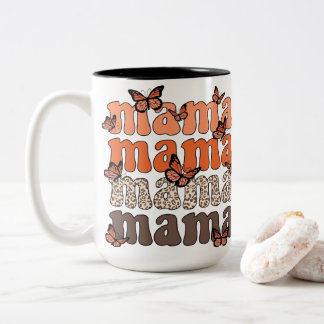Boho-Schmetterling-Mama-gestapelte-Typografie-Graf Zweifarbige Tasse