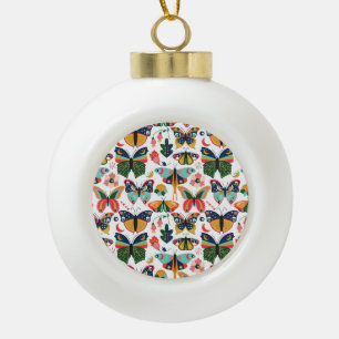 Boho-Schmetterlinge: Nahtloses Tapetenmuster. Keramik Kugel-Ornament