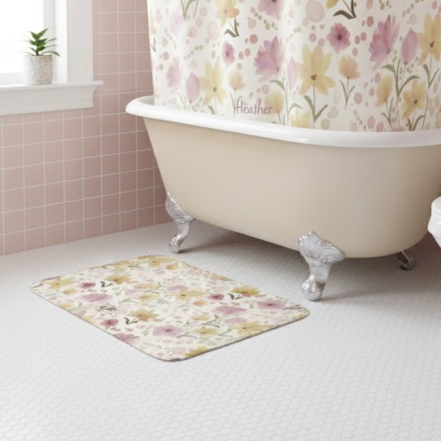 Boho Soft Pink Wasserfarbe Wildblume  Badematte (Von Creator hochgeladen)