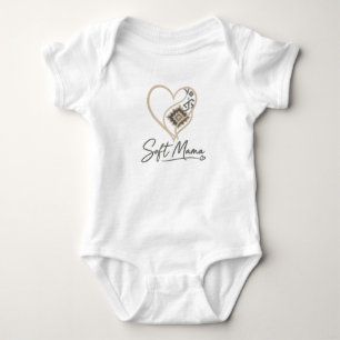 Boho-Stammes-Herz "Sanfte Mama" Elegante Typografi Baby Strampler