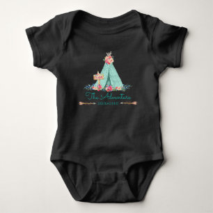 Boho-Stammes-TeePee-Abenteuer beginnt Baby Mädchen Strampler