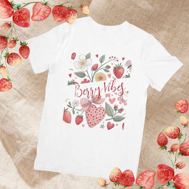 Boho Strawberry Vibes Coquette Floral Girly Pink T-Shirt (Von Creator hochgeladen)