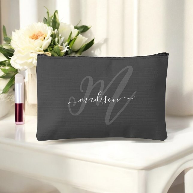 Boho Stylish Gray Monogram und Name Zubehörtasche (Personalize with your name and monogram initial.)