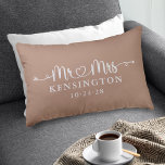 Boho Taupe Script Typografie Personalisiert Mr. Mr Dekokissen<br><div class="desc">Boho Taupe Neutral Earth Tones Script Wedding Heart Arrows Mr. Throw Pillow personalisiert mit dem Nachnamen des glücklichen Paares,  & Hochzeitsdatum! Einfach für Hochzeiten,  Jubiläen,  Weihnachten,  Verlobung,  etc. zu gestalten. Bitte kontaktieren Sie uns unter cedarandstring@gmail.com ,  wenn Sie Hilfe beim Design oder den passenden Produkten benötigen.</div>