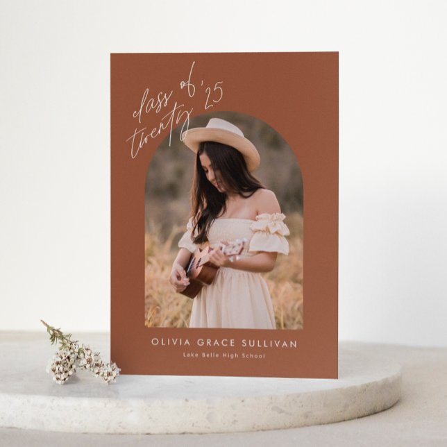 Boho Terracotta Arch Foto Abschluss Ankündigung (Customizable photo graduation announcement featuring arch photo overlay on terracotta background.)