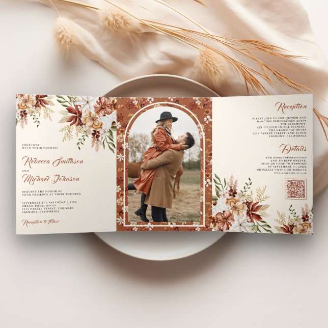 Boho Terracotta Floral Wildblume Creme Wedding Dreifach Gefaltete Einladung (Von Creator hochgeladen)