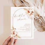 Boho Terracotta Pampas Grass Brautparty Einladung<br><div class="desc">Diese wunderschöne Bridal Dusche lädt mit handbemalten Aquarellfloralen und Pampasgras zum Set der böhmischen Dusche ein! Editieren Sie die meisten Texte einfach, um sie an Ihre Veranstaltung anzupassen! Text- und Bogenfarben sind vollständig editierbar —> klicken Sie auf den Button "Weitere Anpassungen vornehmen", um sie zu bearbeiten! — CREDITS — Das...</div>