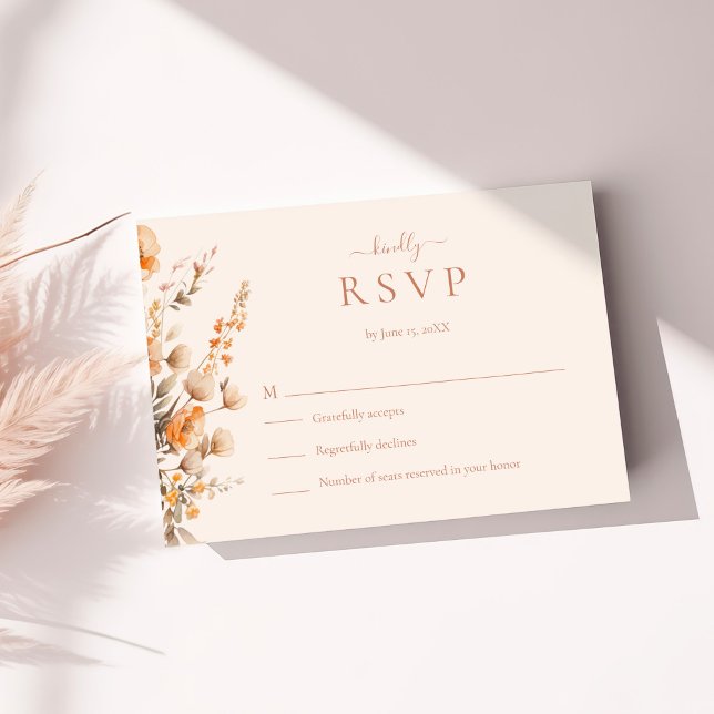 Boho Terracotta-Wildblumen Hochzeit-RSVP-Karte Dankeskarte (Boho Terracotta Wildflowers Wedding RSVP Card on a sunny table with neutral dry botanicals.)