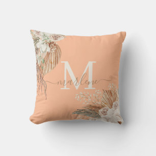 Boho Watercolor Bouquet Monogrammiert Peach Fuzz Kissen