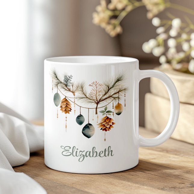 Boho Watercolor Weihnachtsgeschmack Individuelle N Kaffeetasse (Boho Watercolor Christmas Ornament Custom Name Coffee Mug on a boho wooden table.)