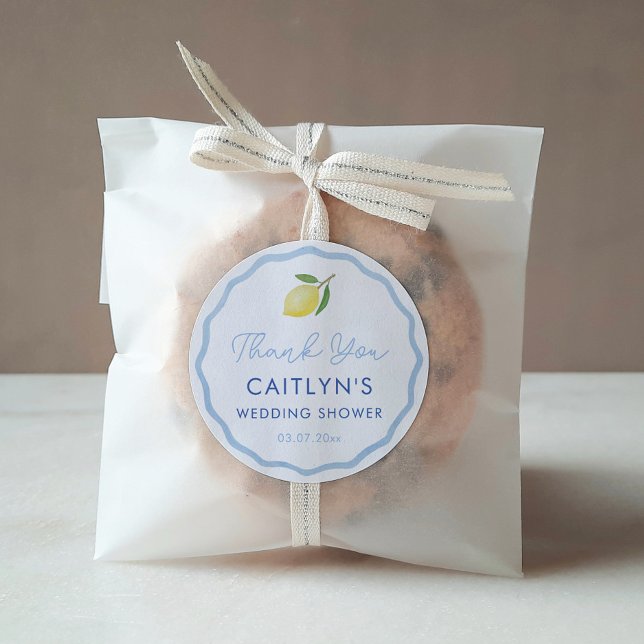 Boho Wavy Line Citrus Lemon Polterabend Gevor Runder Aufkleber (Boho pale blue wavy border with watercolor lemon circular favor thank you sticker)