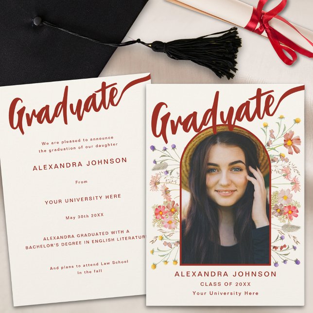Boho Wildblume Graduate Foto Elegantes Skript Ankündigung (Boho wildflower arch graduate photo stylish burnt orange calligraphy graduation announcement card)