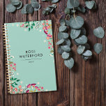 Boho Wildblumen - Name Planer<br><div class="desc">Wunderschöner Boho-Planer in hellblauem Grün mit handgezeichnet Wildblumen in Rosa, Violett, Pfirsich und Weiß, Beeren und Blätter. Personalisieren Sie mit Ihrem Namen!</div>