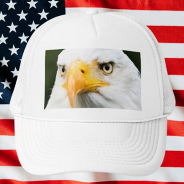 Bold Bald Eagle Head Patriotic Trucker Hat Truckerkappe (Von Creator hochgeladen)