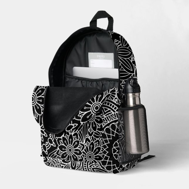 Bold Black and White Floral Crazy Mandala Bedruckter Rucksack (Rückseitige Ecke links (Offen) )