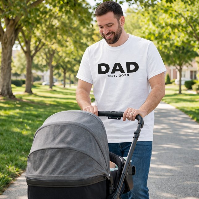 Bold Black White Dad Established T-Shirt (Von Creator hochgeladen)