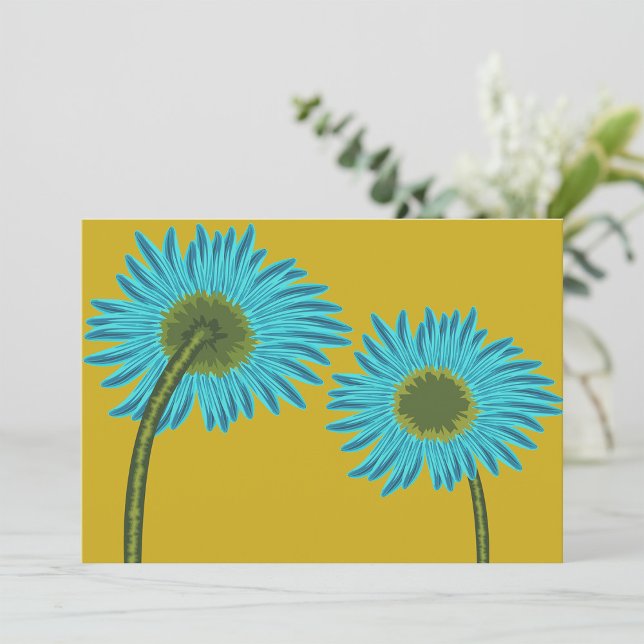 Bold Blue Daisy Art auf Mustard Yellow Background Einladung (Von Creator hochgeladen)