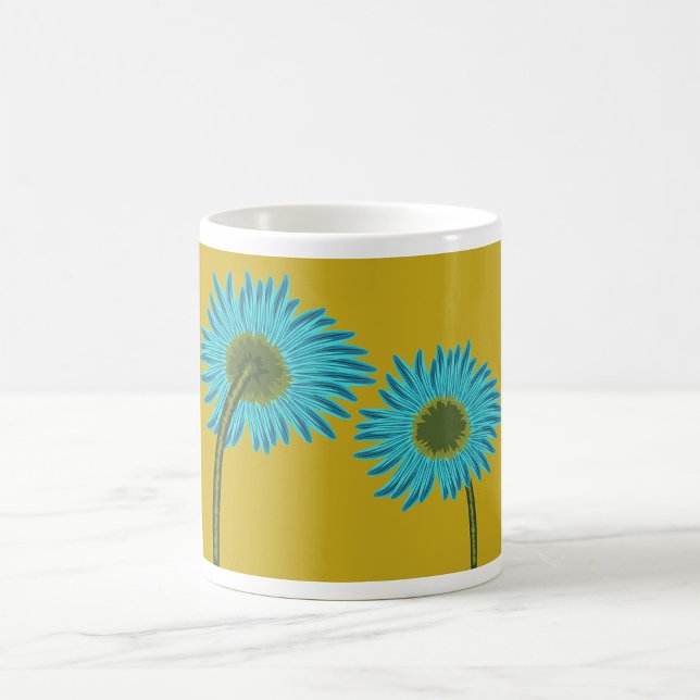 Bold Blue Daisy Art auf Mustard Yellow Background Kaffeetasse (Von Creator hochgeladen)